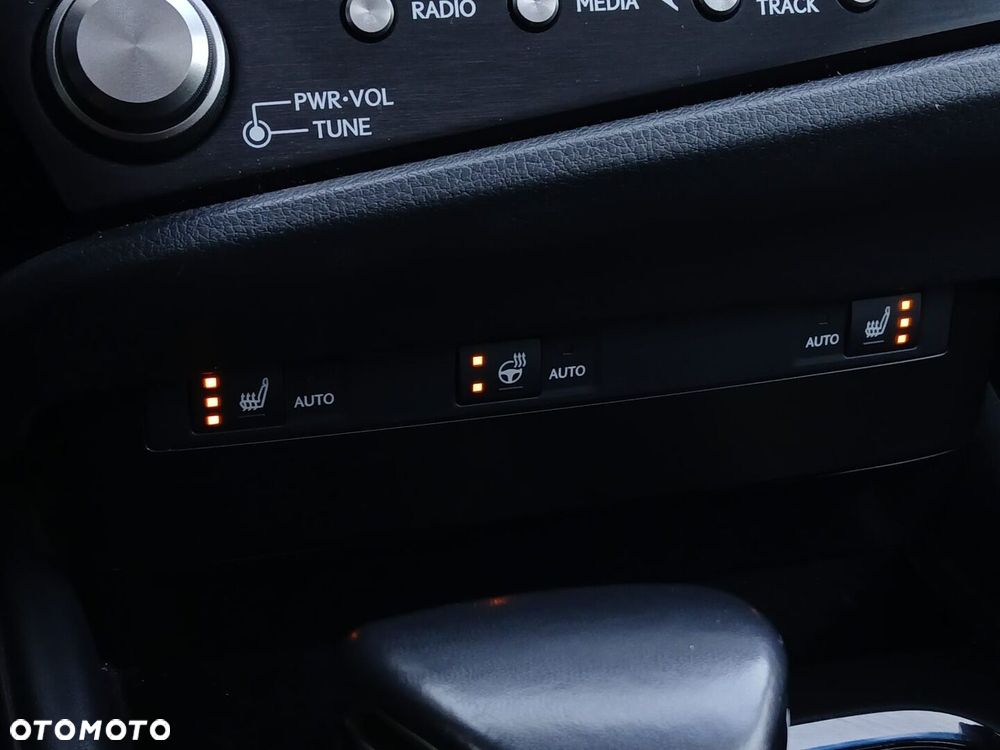 Lexus ES 300h Business Edition - 24