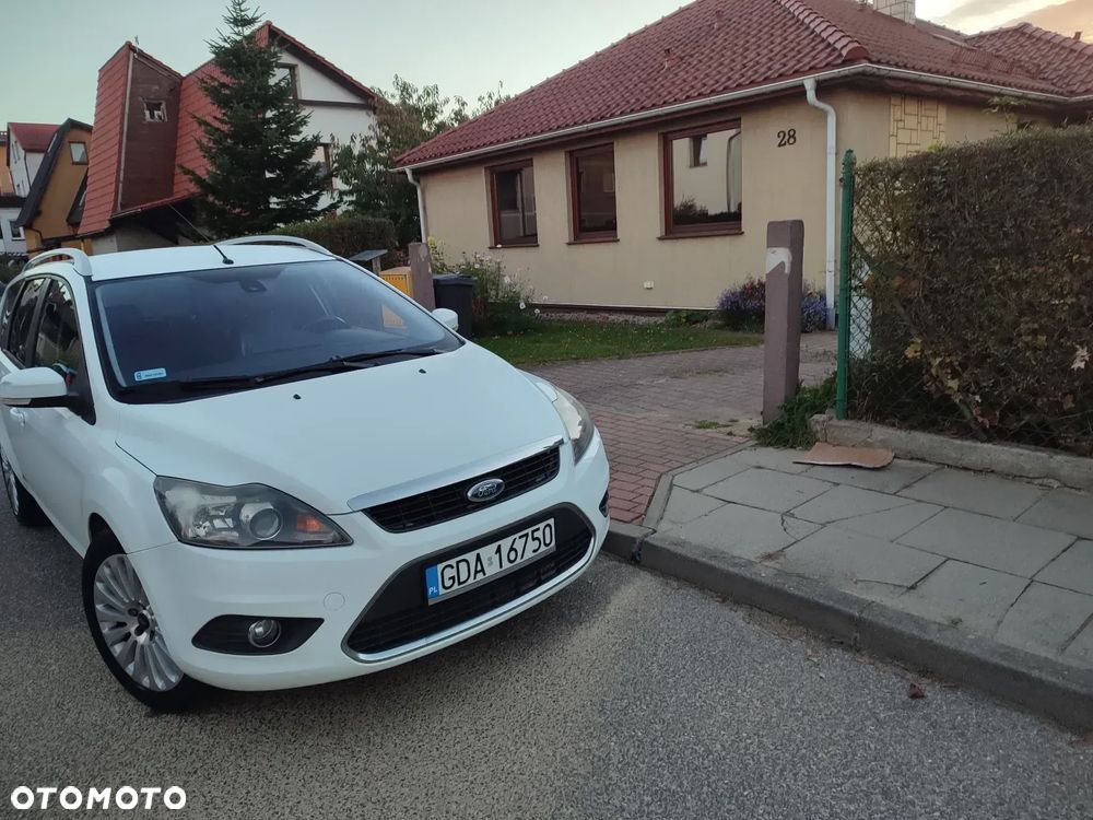 Ford Focus 2010 photo 2