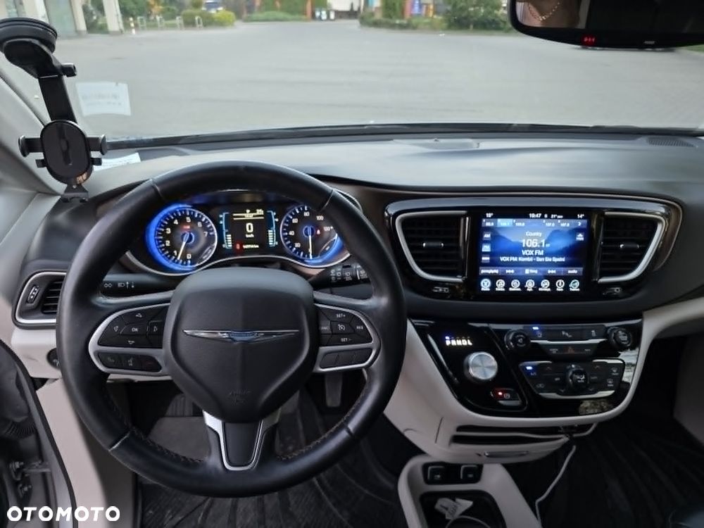 Chrysler Pacifica - 20