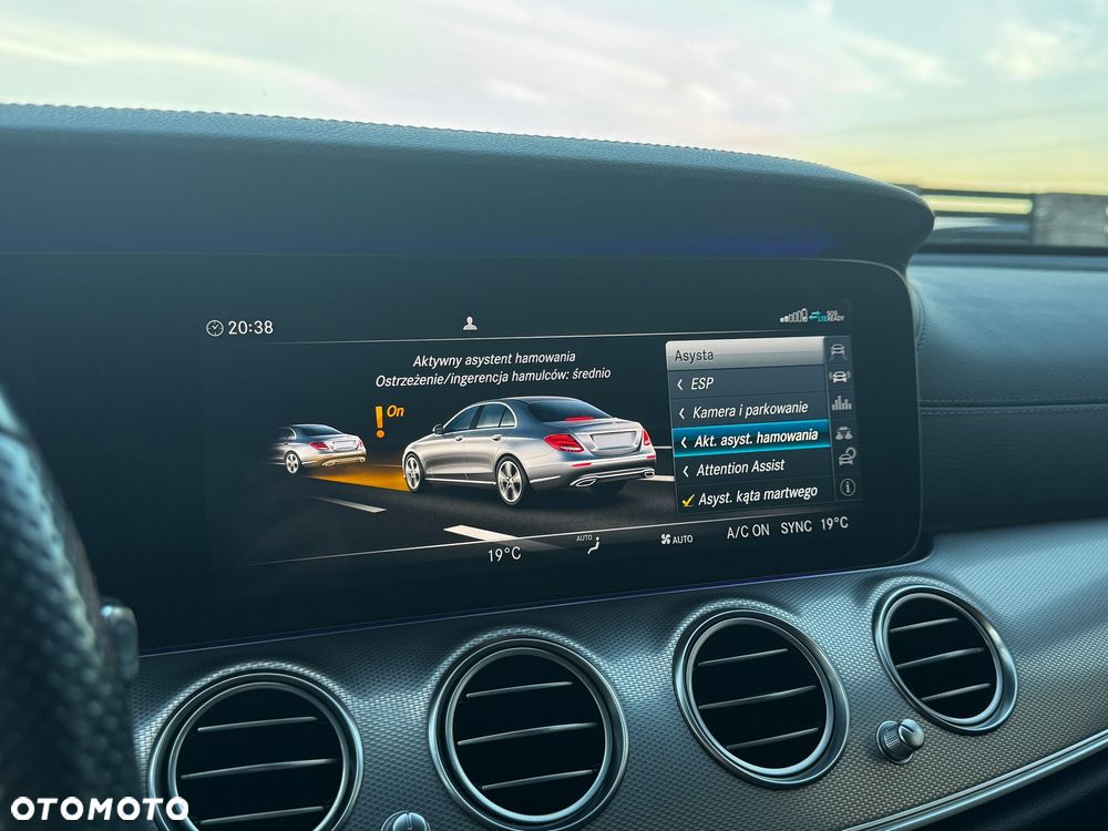 Mercedes-Benz Klasa E 220 d 4-Matic 9G-TRONIC - 33