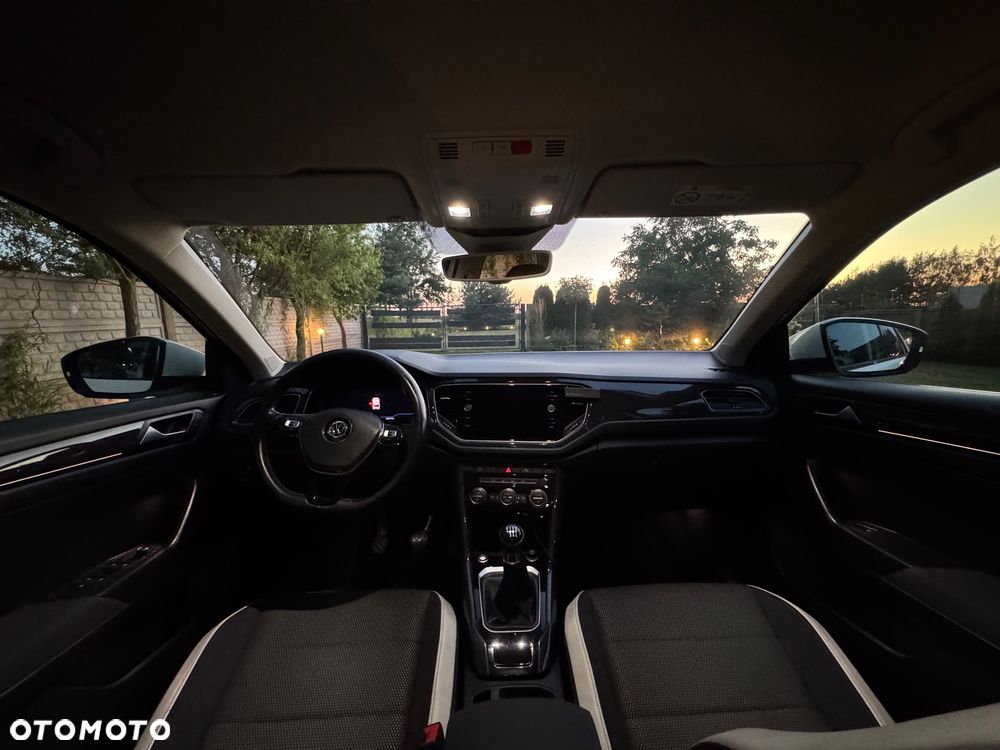 Volkswagen T-Roc 1.6 TDI SCR DPF Advance - 37