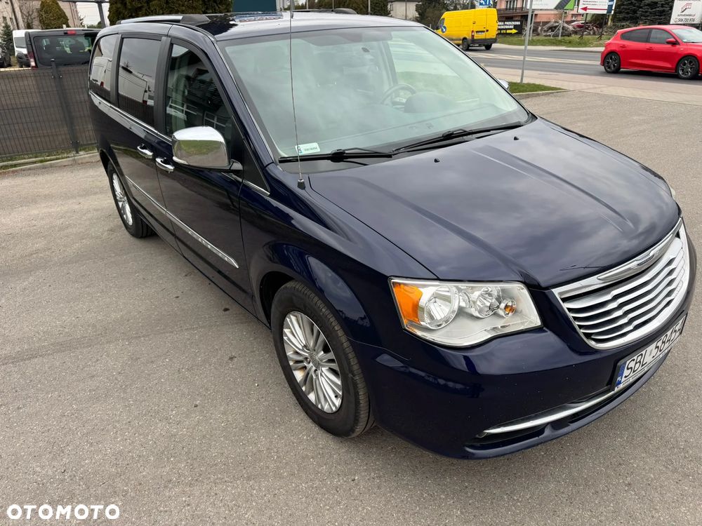 Chrysler Town & Country - 20