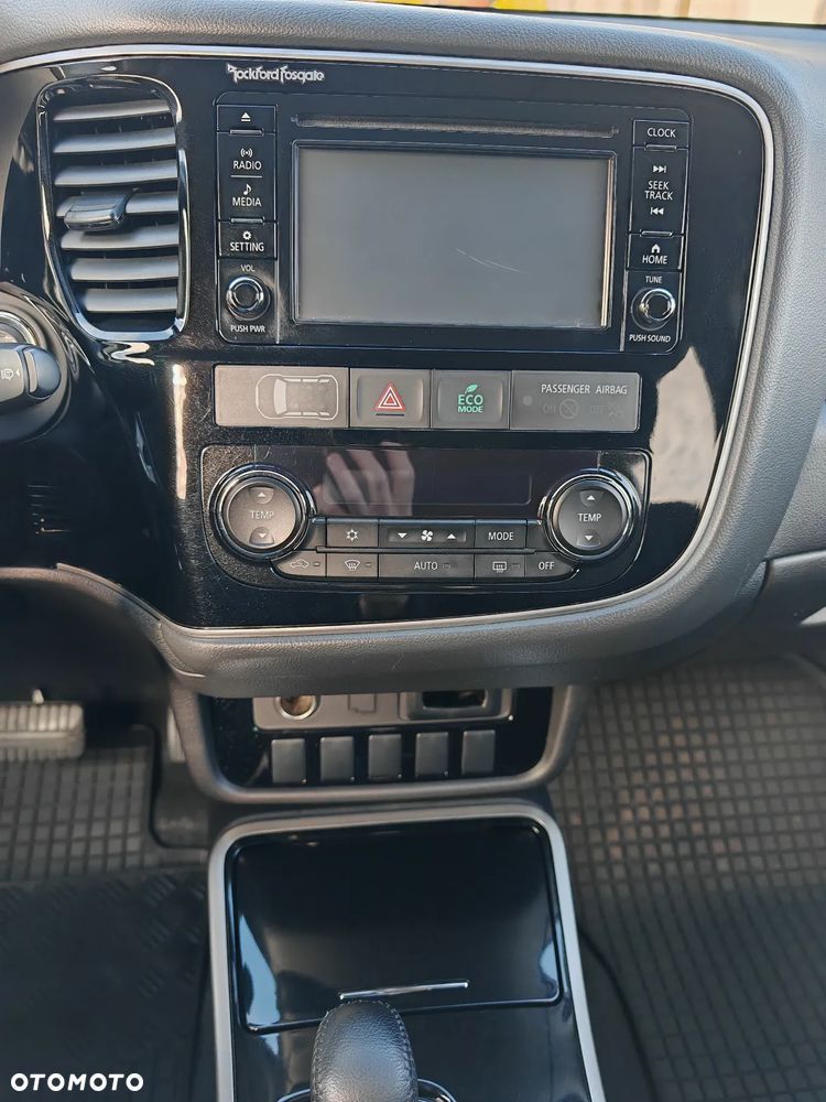 Mitsubishi Outlander 2.0 Instyle + 4WD CVT - 38