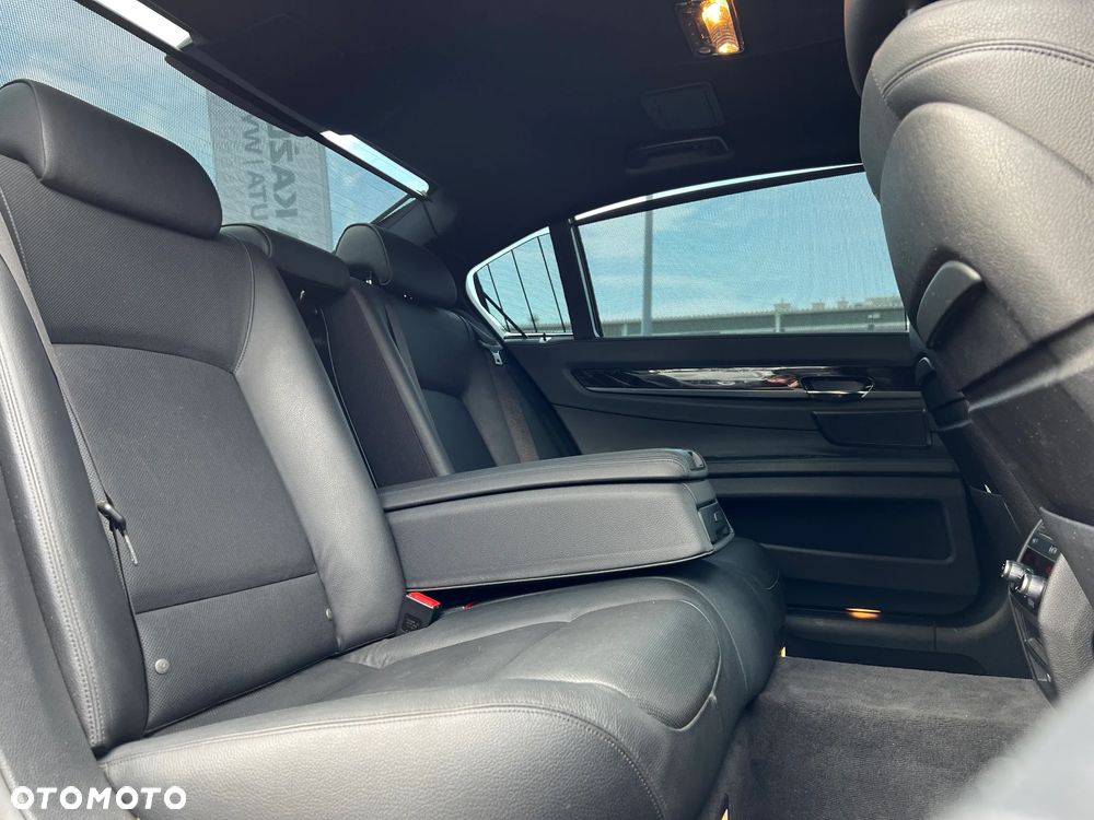 BMW Seria 7 - 32