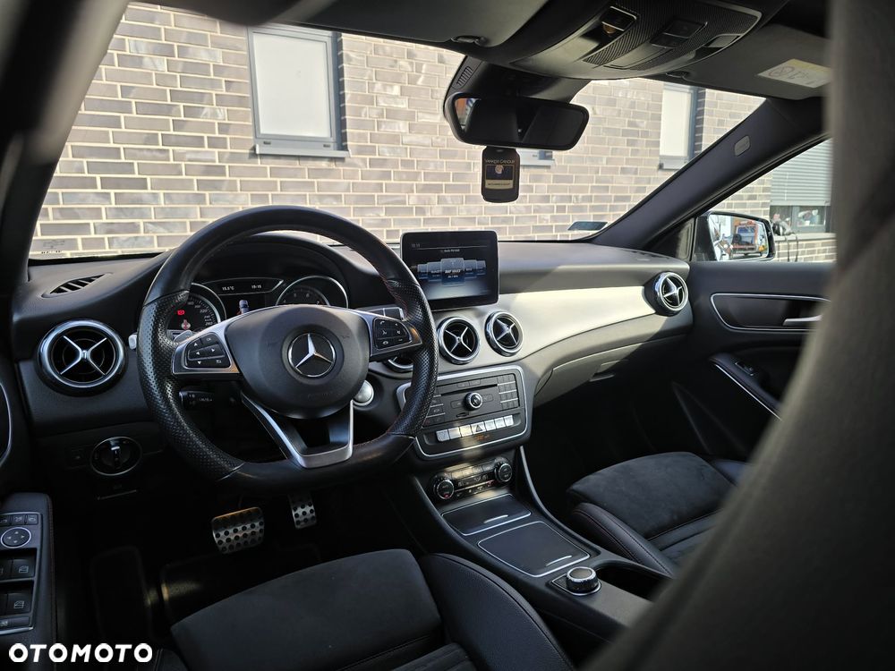 Mercedes-Benz GLA 200 7G-DCT AMG Line - 29