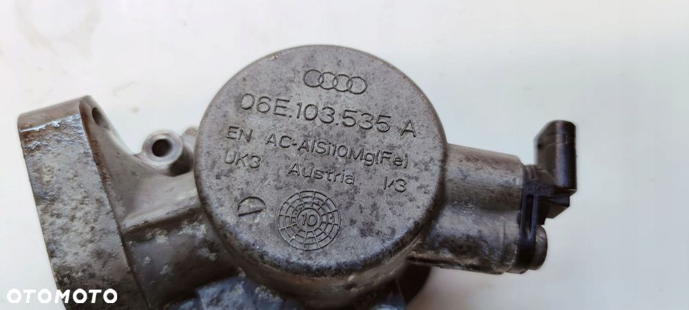 OBUDOWA POMPY PALIWA AUDI A4 A5 A6 3.0T 06E103535A - 3