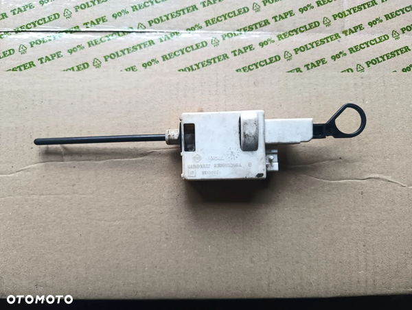 Opel Vivaro II Trafic siłownik zamek klapki wlewu paliwa 8200032984