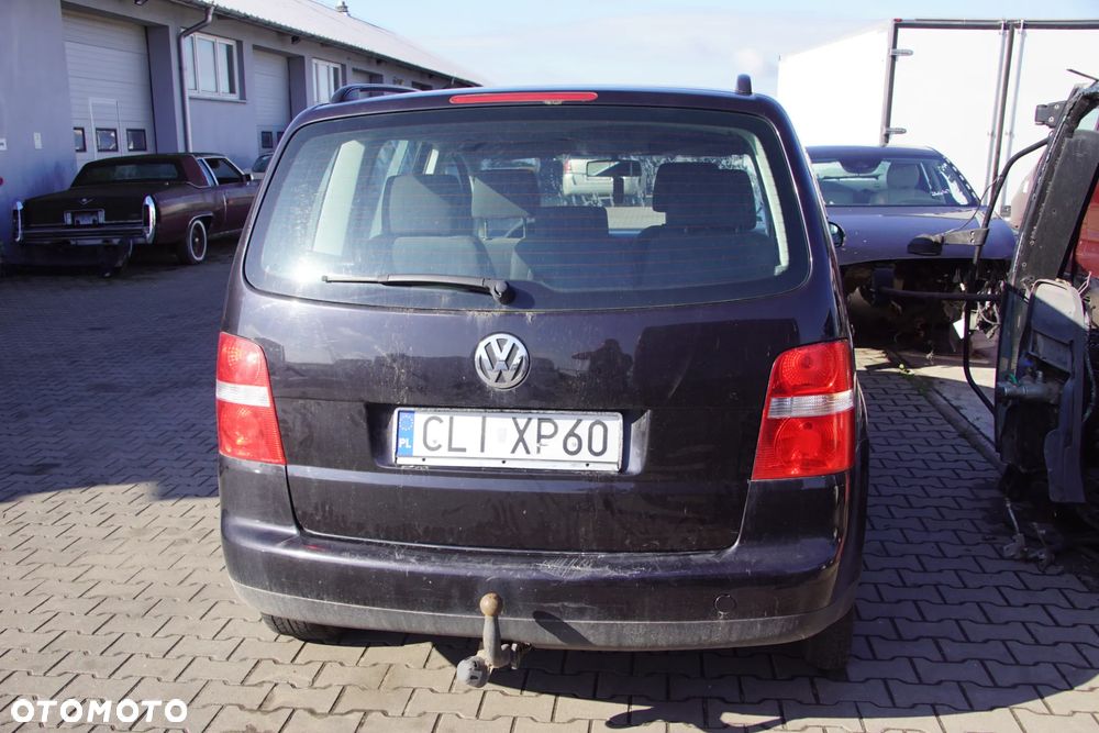 Auto na części - Volkswagen Touran I 1.9 TDI 105 KM BKC GQN LC9Z 2005R Silnik Skrzynia Drzwi Maska Błotnik Klapa Zderzak Lampa Lusterko Klamka Szyba Deska Kokpit Sterownik Moduł Czujnik Licznik Panel Kierownica - 5