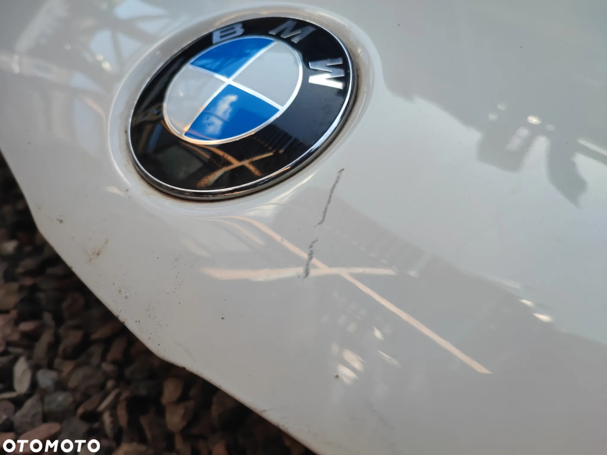 BMW E81 / E82 / E87 / E87LCI / E88  ORYGINALNA MASKA PZEDNIA / POKRYWA SILNIKA PRZÓD W KOLORZE BIAŁYM  ALPINEWEISS III O KODZIE A300 O NR. 41 62 7 162 102 / 41 61 4 415 290 / 41 62 7 134 070 OEM W DOBRYM STANIE - 11