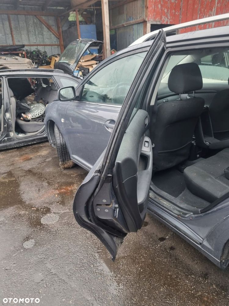 TOYOTA AVENSIS II T25 03-06 2004 r. KOMBI LAKIER 1E5 DRZWI LEWY TYŁ LT * - 6