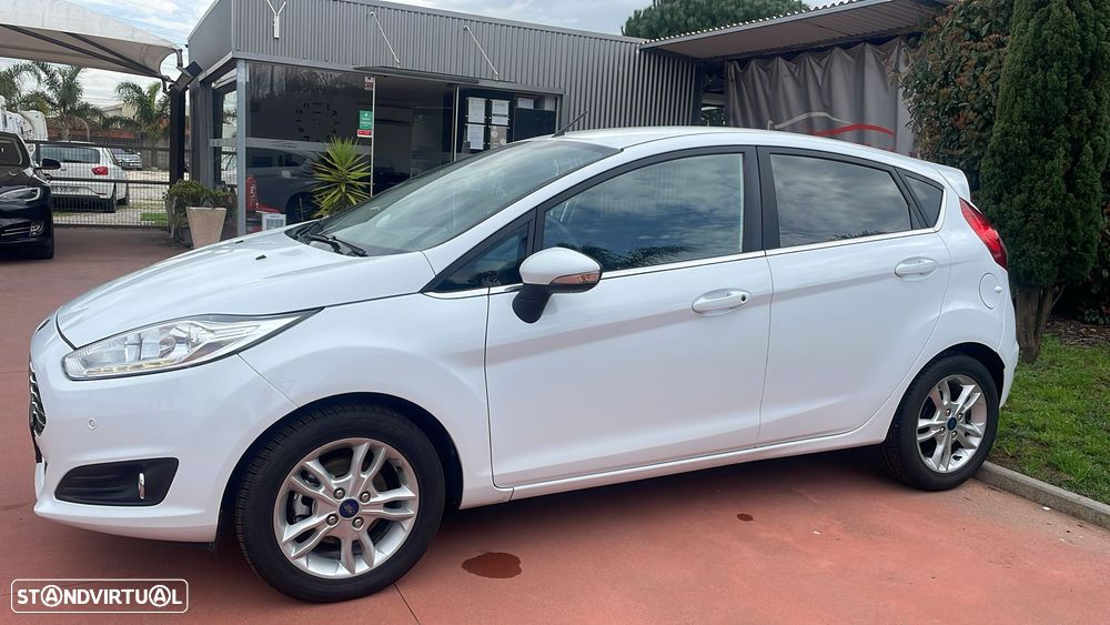 Ford Fiesta 1.0 EcoBoost S&S TITANIUM - 4