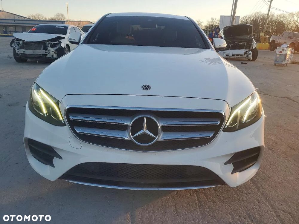 Mercedes-Benz Klasa E 300 9G-TRONIC Exclusive - 5