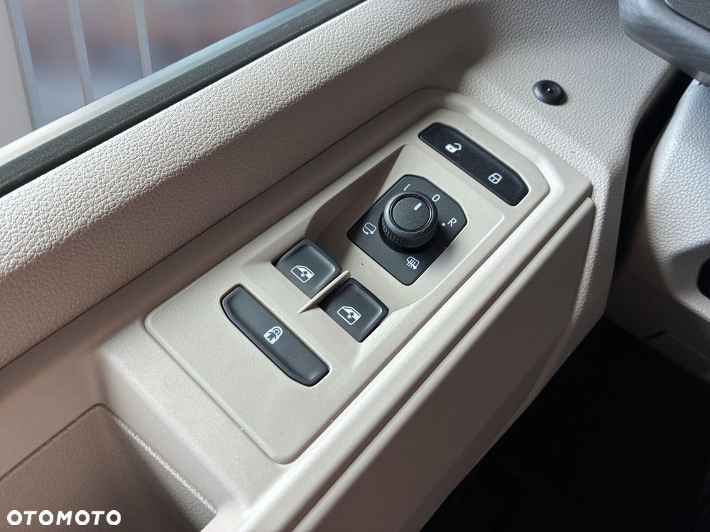 Volkswagen Multivan - 28