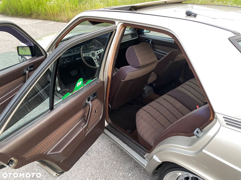 Mercedes-Benz W201 (190) - 9