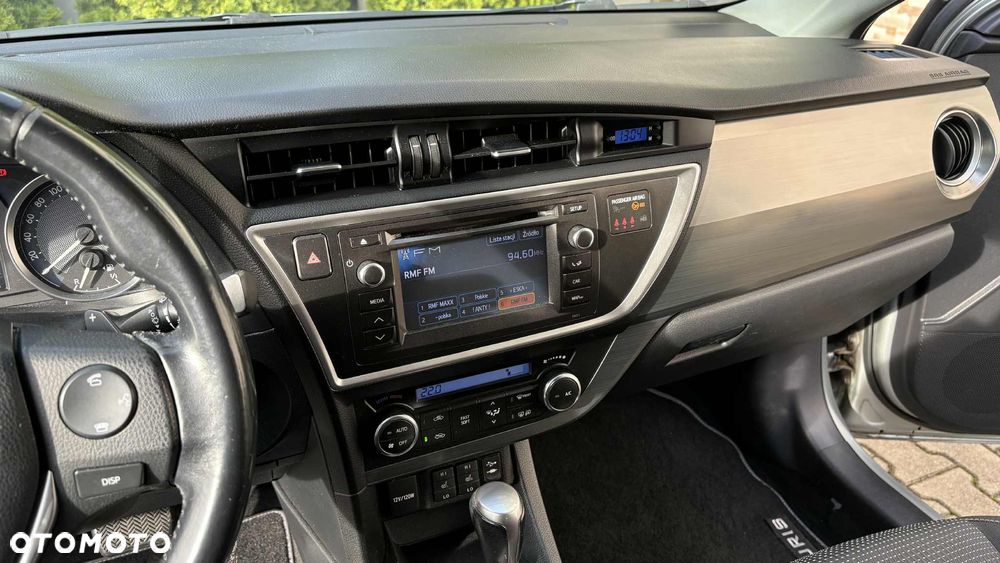 Toyota Auris 1.6 Premium + MM - 9