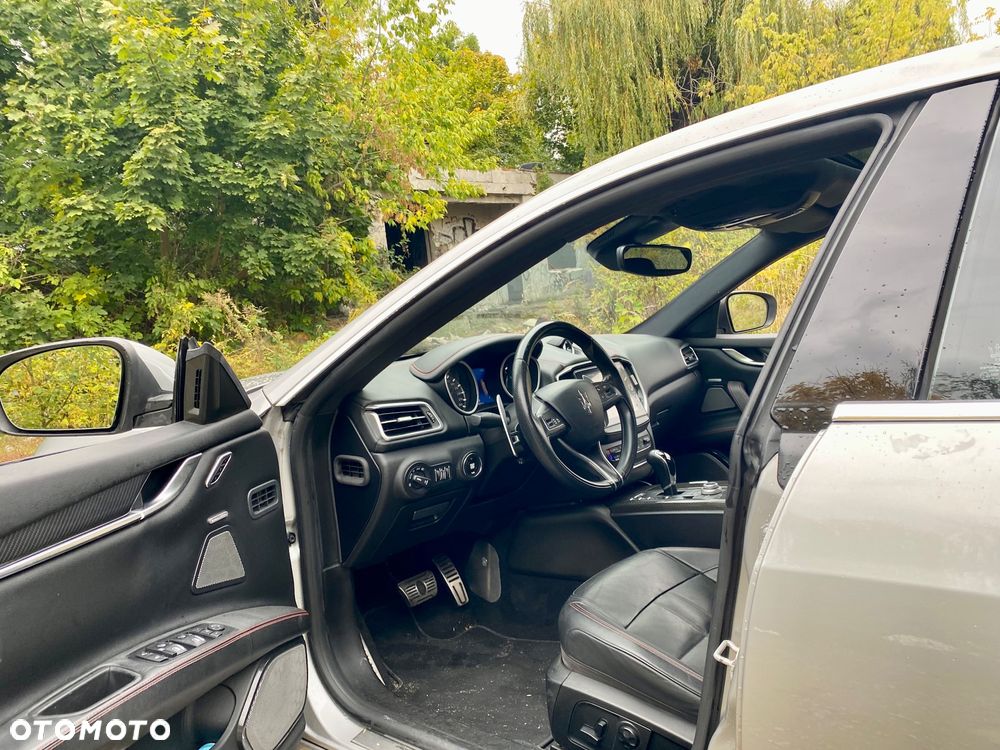 Maserati Ghibli S GranSport - 12