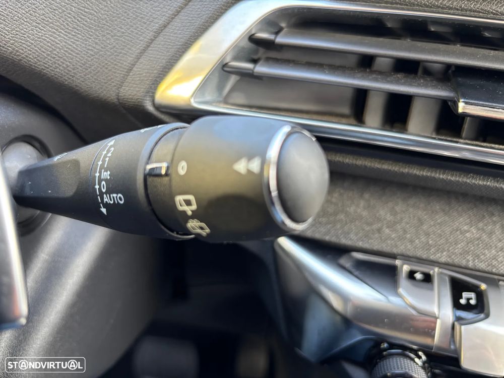 Peugeot 3008 1.6 Hybrid Allure e-EAT8 - 19