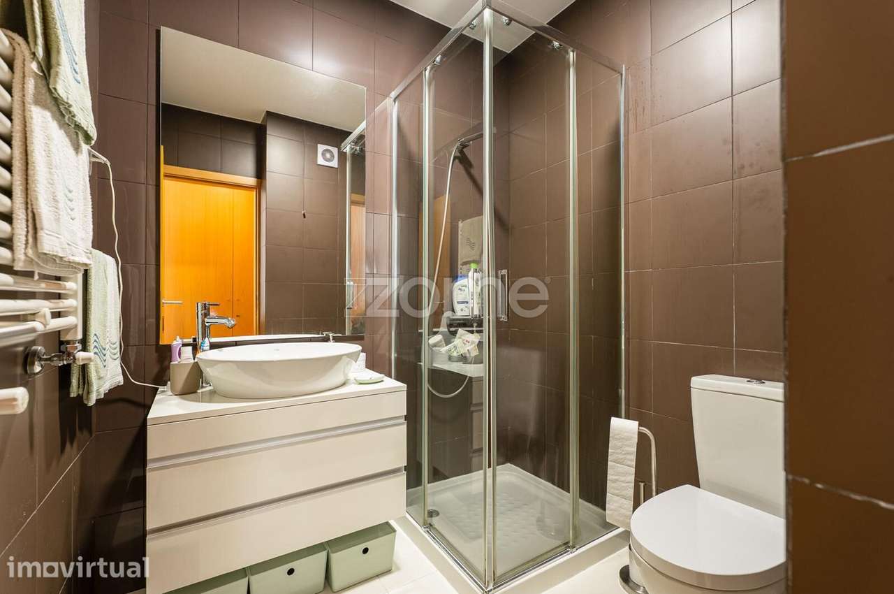 Apartamento T2 em Vilar do Paraíso com Suíte e Lugar de Garagem - Grande imagem: 5/25