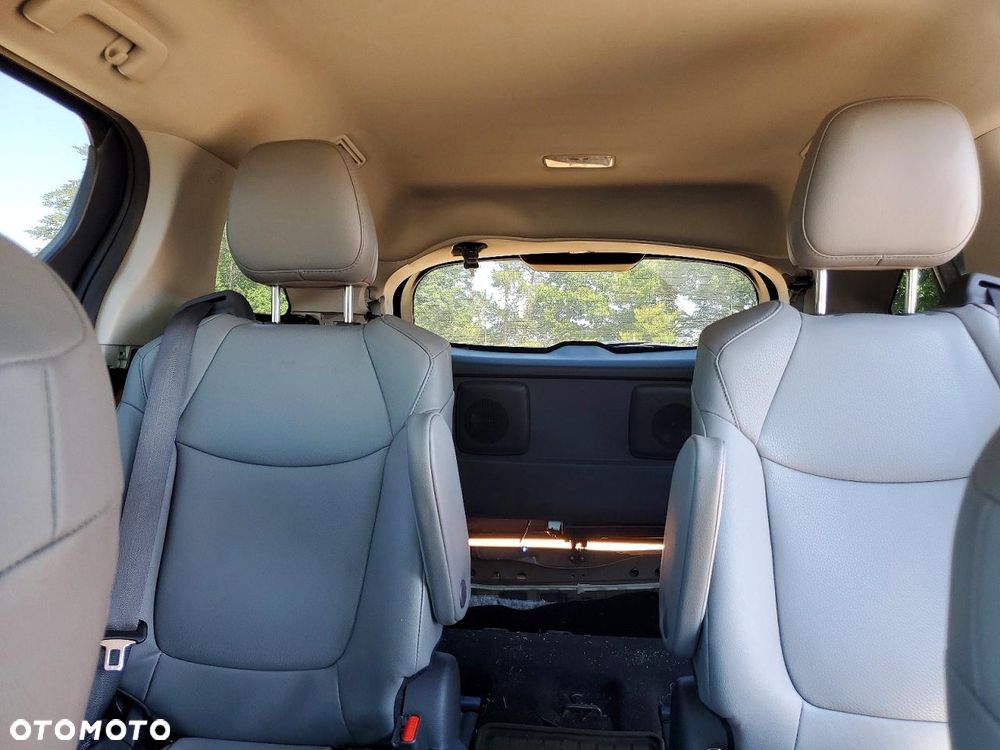 Toyota Sienna - 11