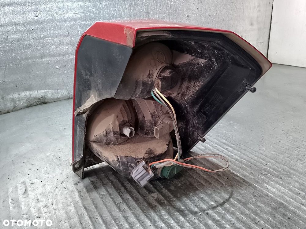 LAMPA TYLNA LEWA DODGE CALIBER 320077B  05303753  05303881 - 5