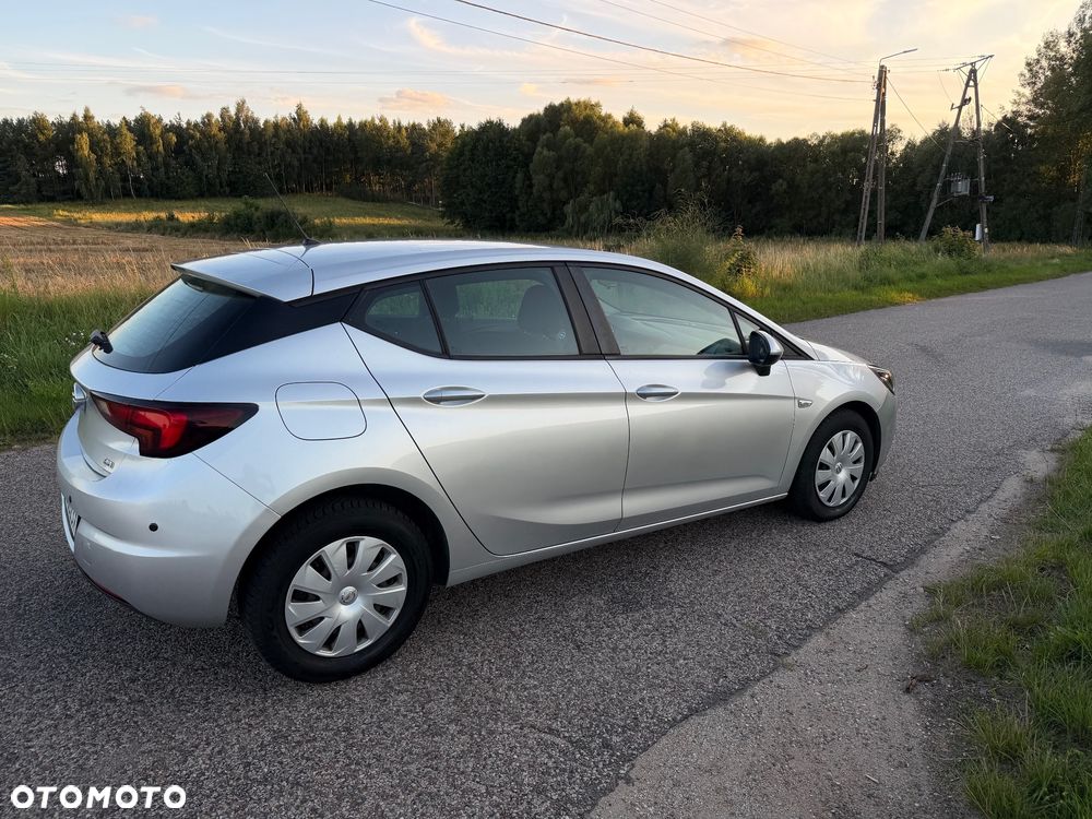 Opel Astra 1.6 CDTI Essentia - 13
