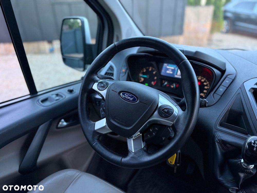 Ford Tourneo Custom - 32