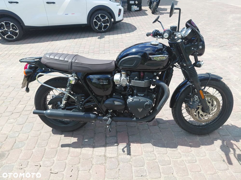 Triumph Bonneville - 6