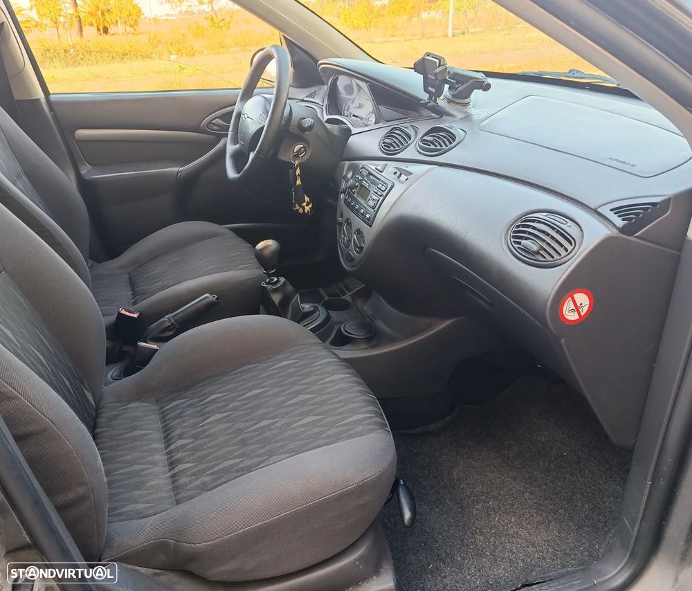 Ford Focus SW 1.8 TDCi Trend - 11