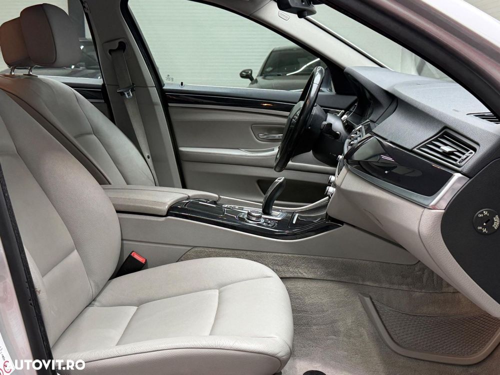 BMW Seria 5 523i Sport-Aut. - 20