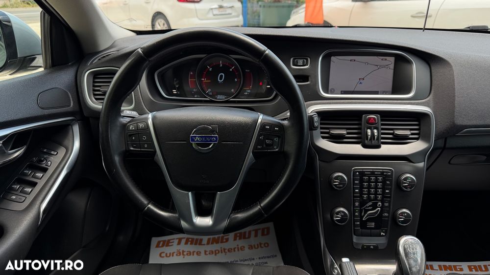 Volvo V40 D2 Momentum - 9