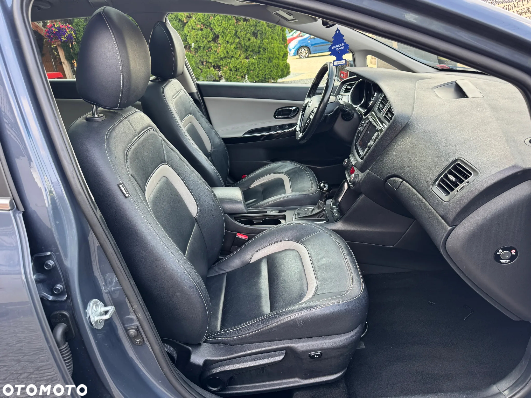 Kia Ceed 1.6 CRDi 128 SW Platinum Edition - 32