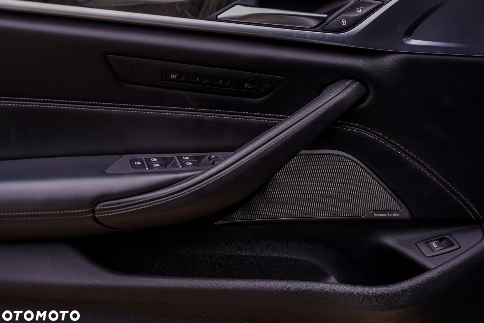 BMW Seria 5 M550i xDrive - 10