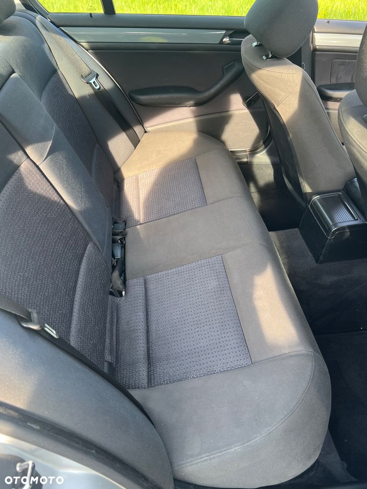 BMW Seria 3 318i - 9