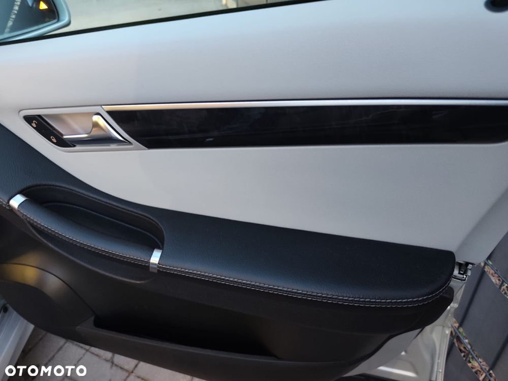 Mercedes-Benz Klasa R 350 CDI 4-Matic - 26