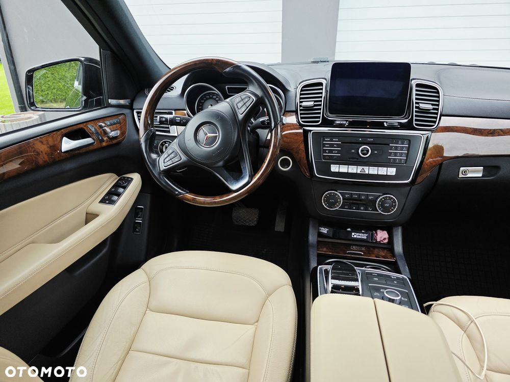 Mercedes-Benz GLS - 21