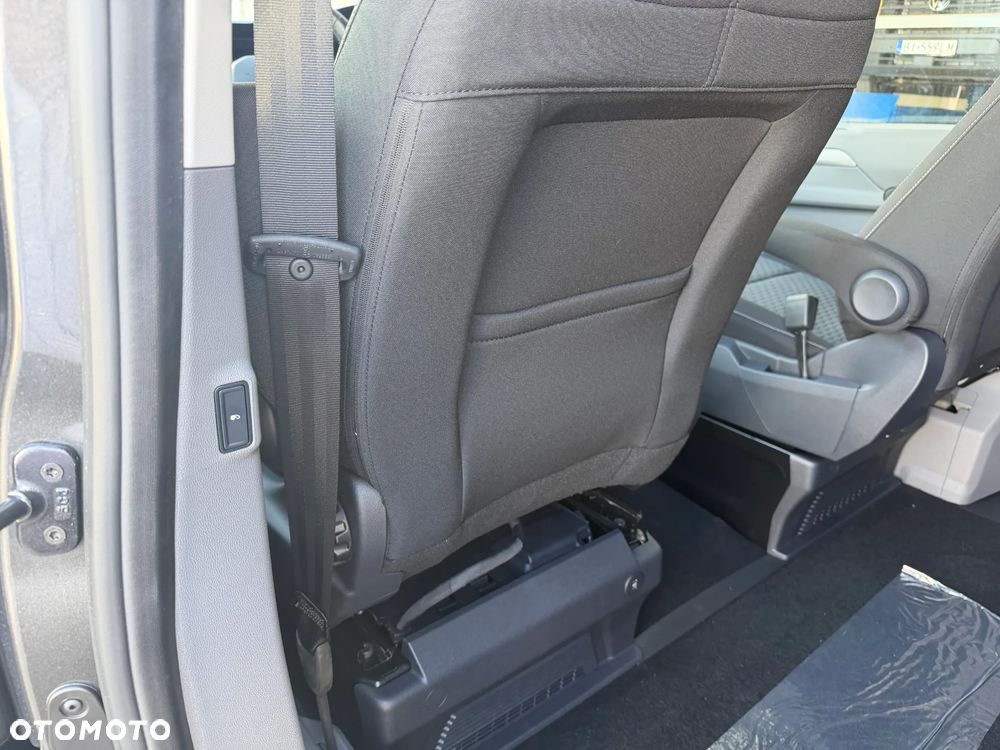 Volkswagen Caravelle - 16