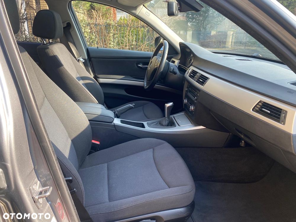 BMW Seria 3 318i - 3