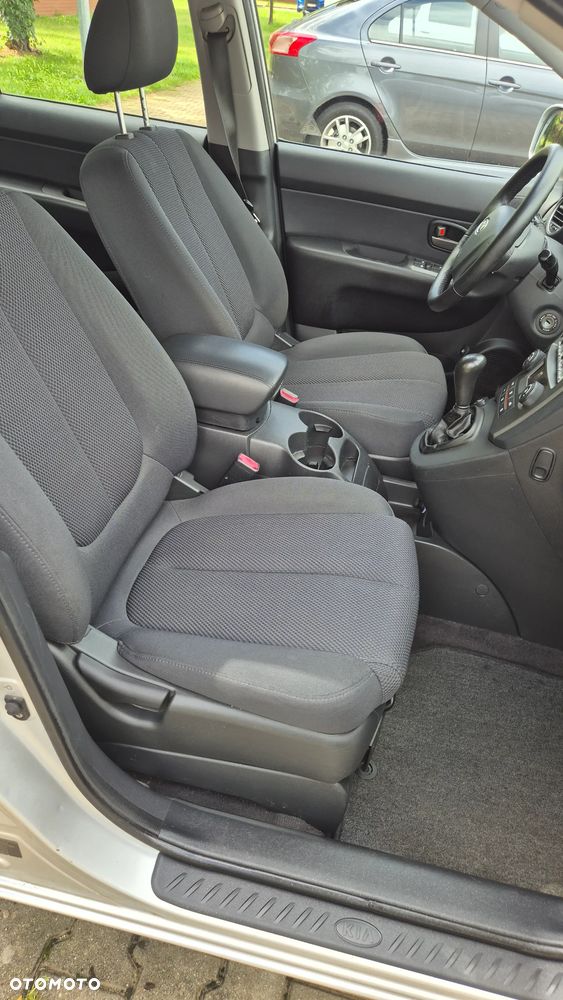 Kia Carens 2.0 EX - 14