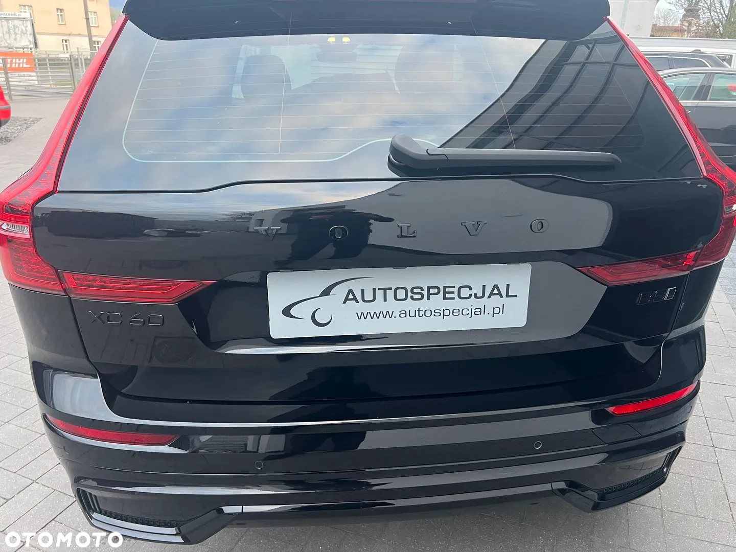 Volvo XC 60 B5 B AWD Plus Black Edition - 11