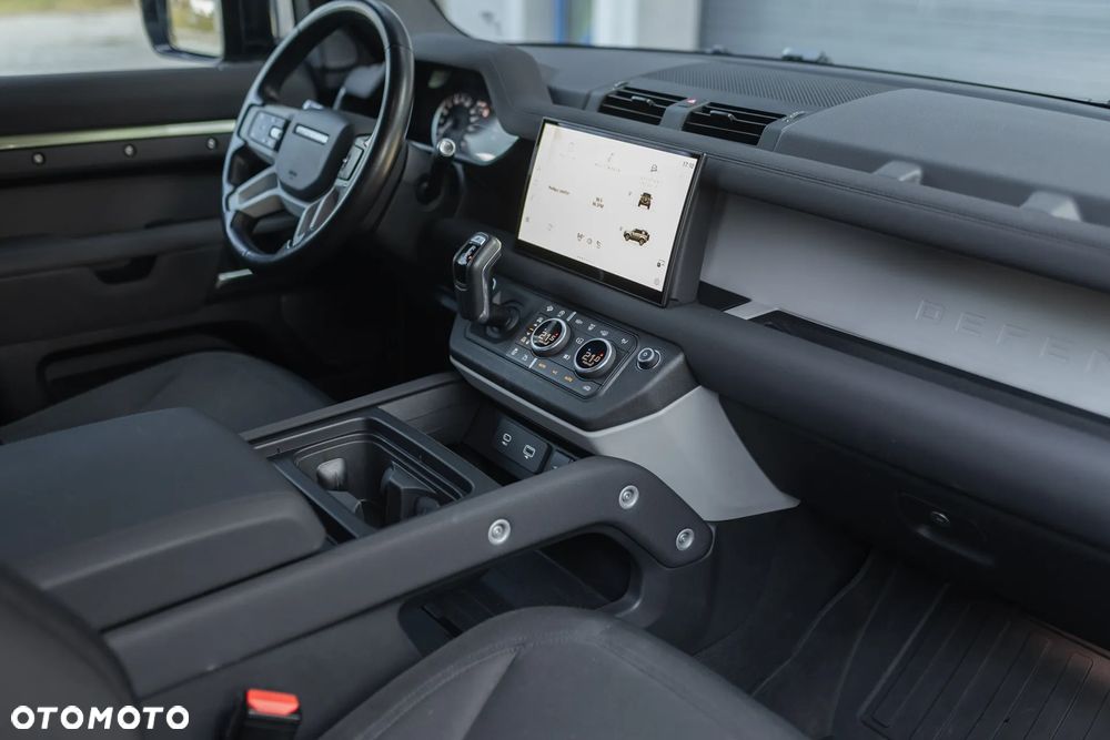 Land Rover Defender 3.0 D200 mHEV - 17