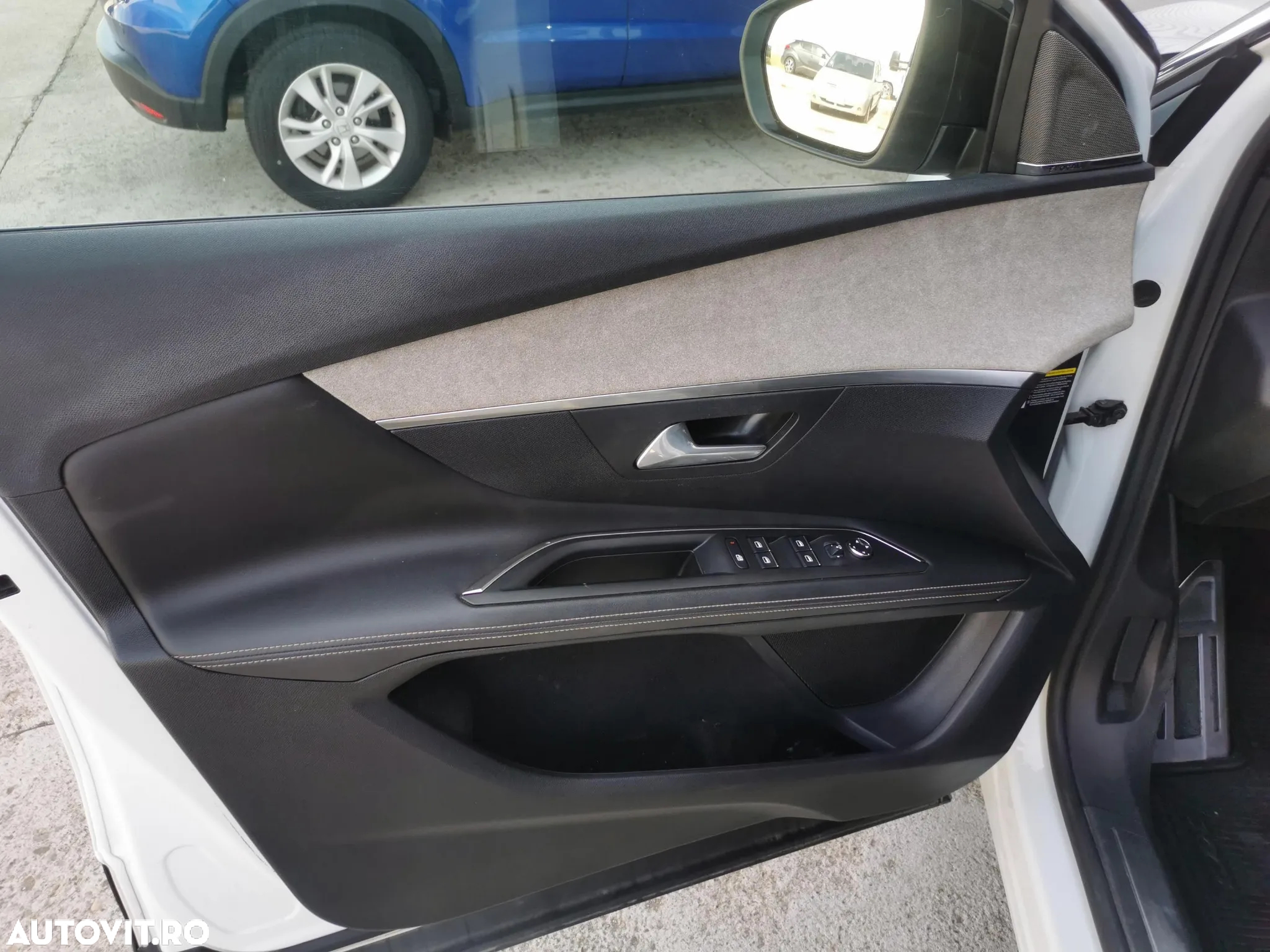 Peugeot 3008 PHEV EAT8 4X4 GT Pack - 18