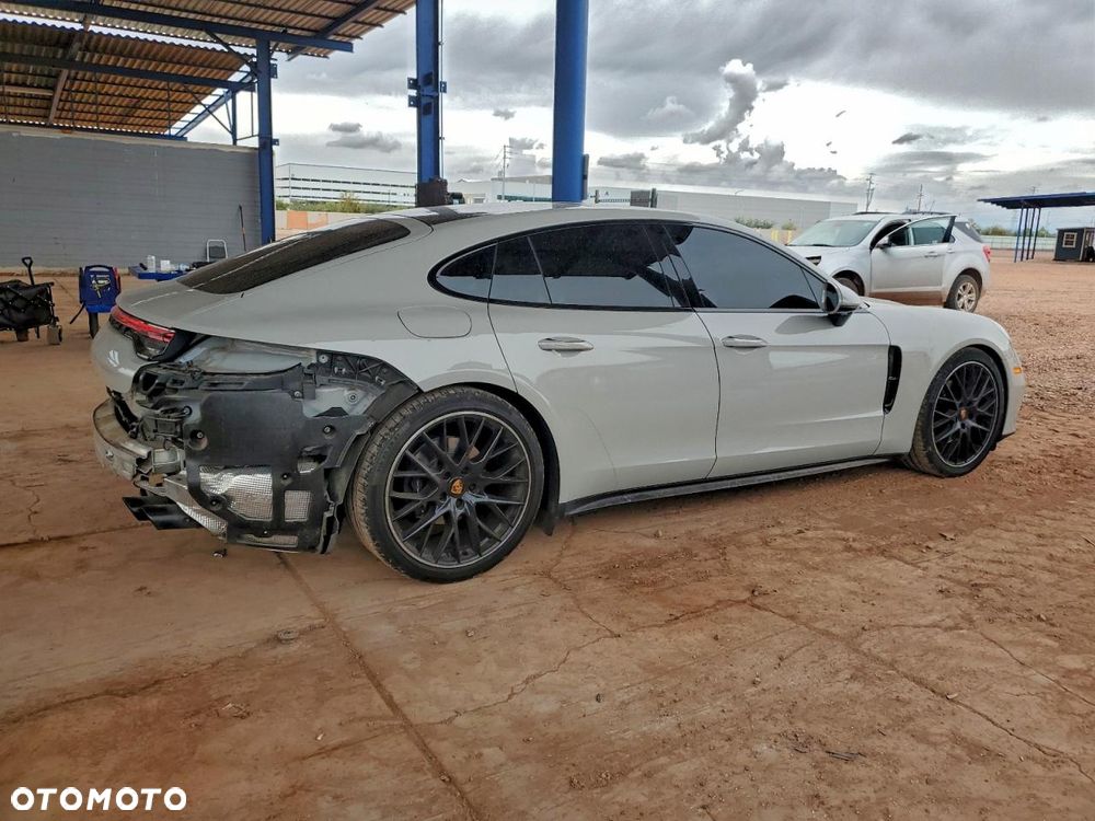 Porsche Panamera 4 - 4