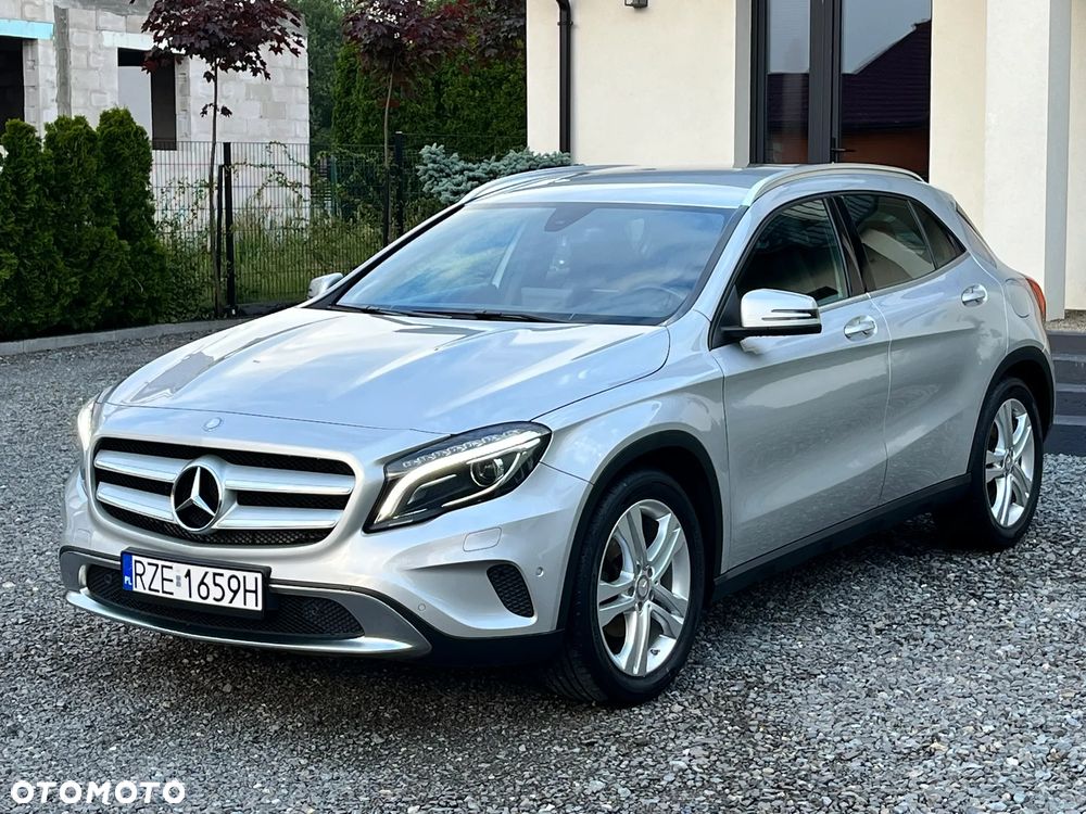 Mercedes-Benz GLA 180 - 1