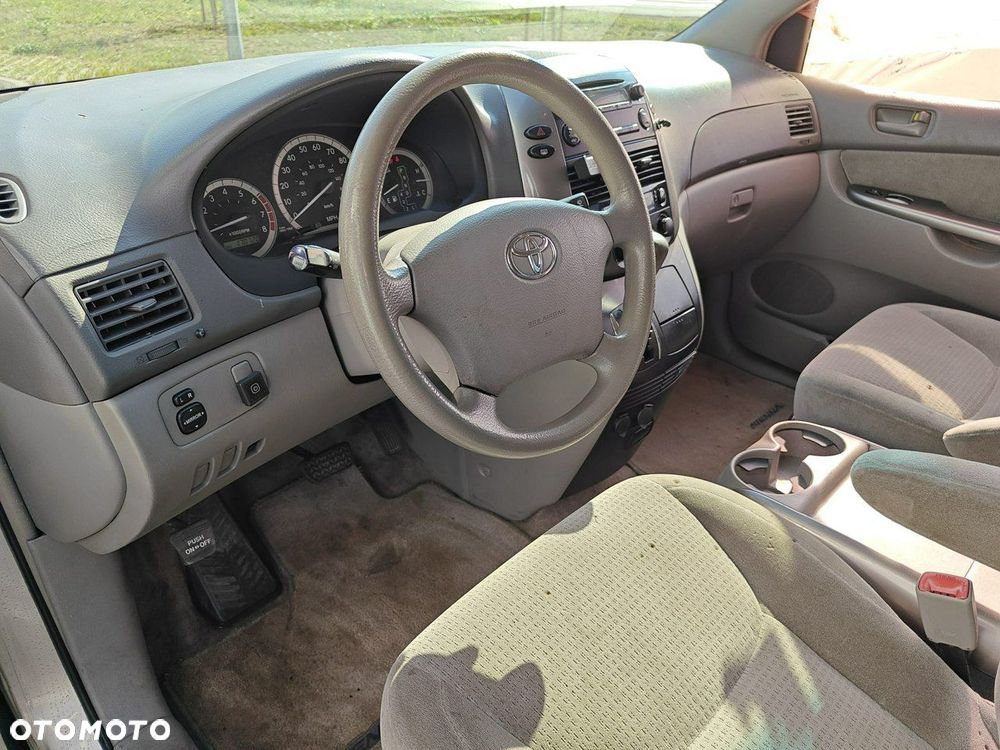 Toyota Sienna - 9