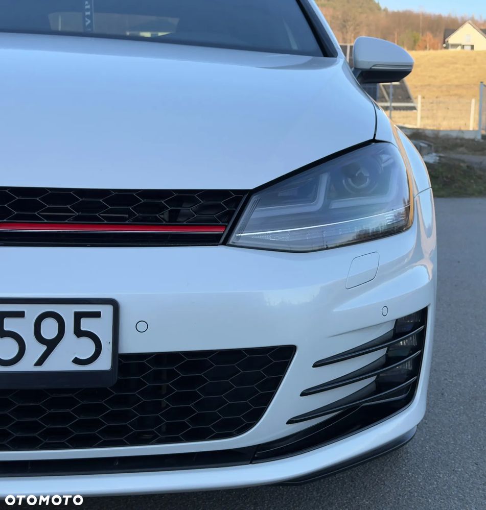 Volkswagen Golf - 11