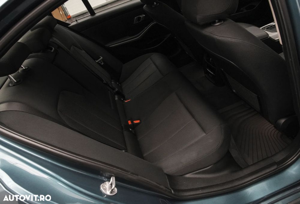 BMW Seria 3 320i AT - 16