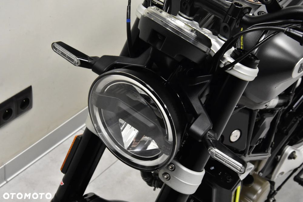 Husqvarna Svartpilen - 19