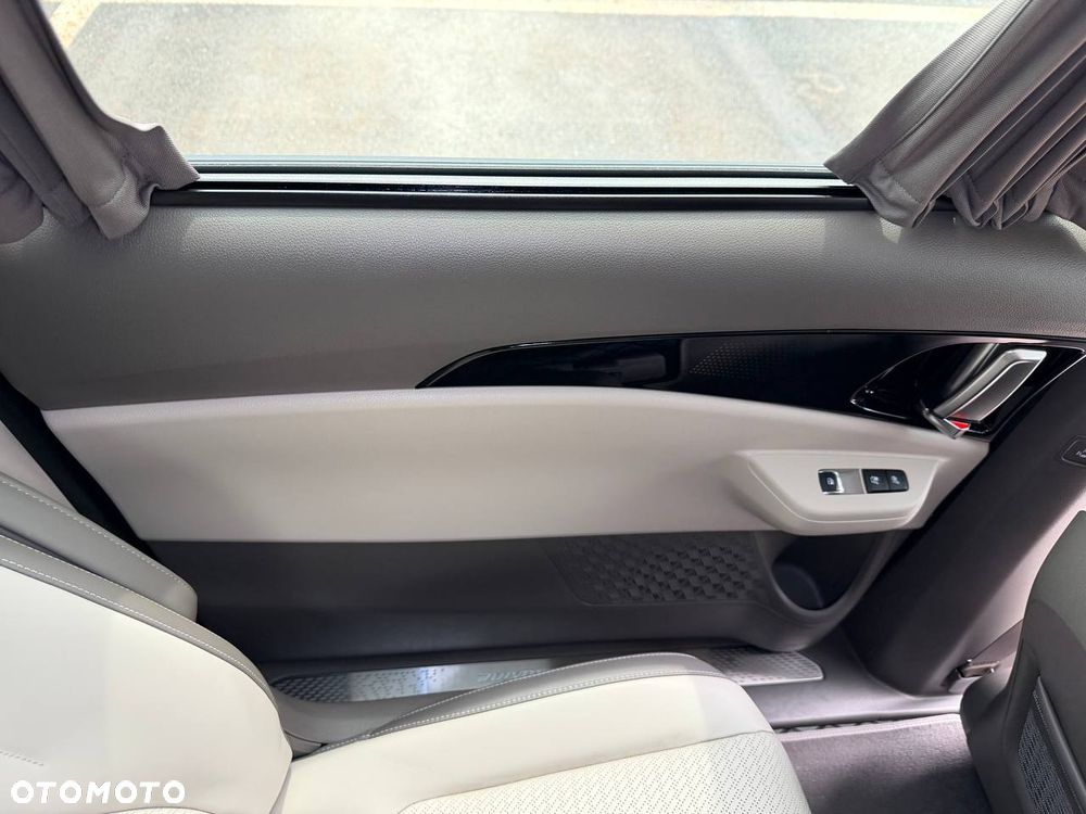 Kia Carnival - 25