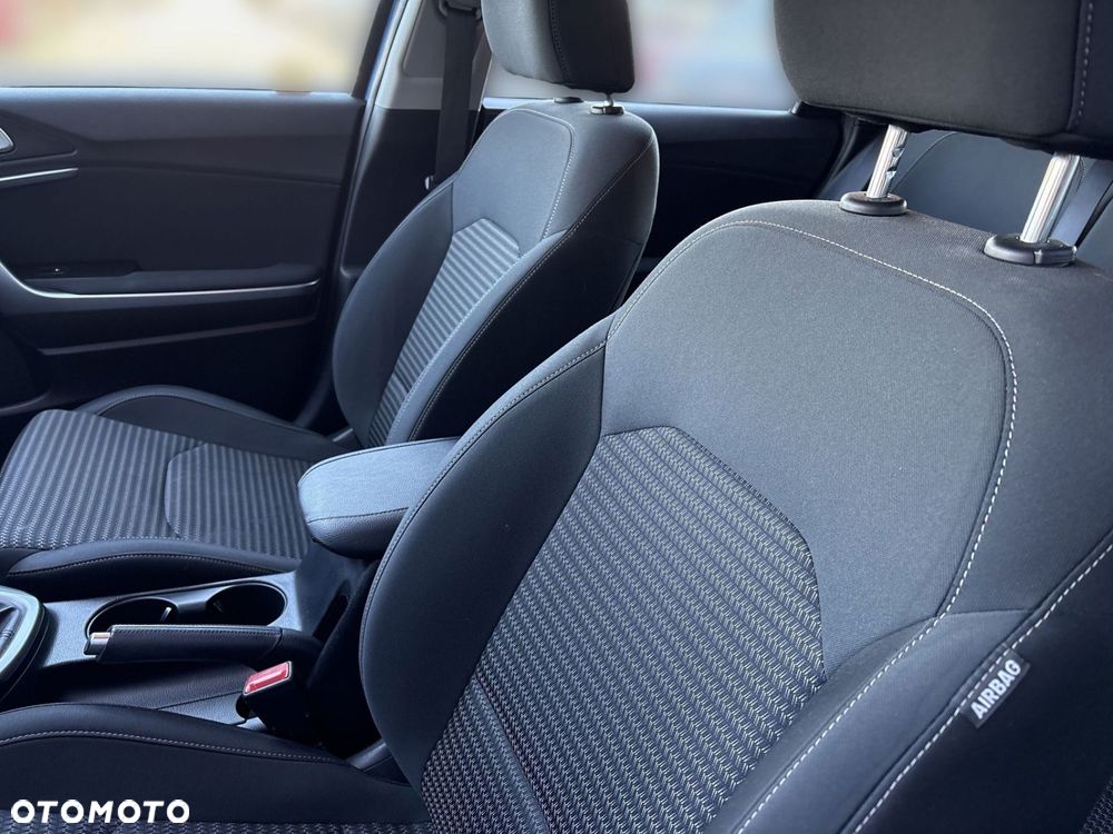 Kia Ceed - 11