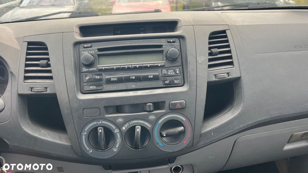 Toyota Hilux 2.5 D-4D DLX + - 16